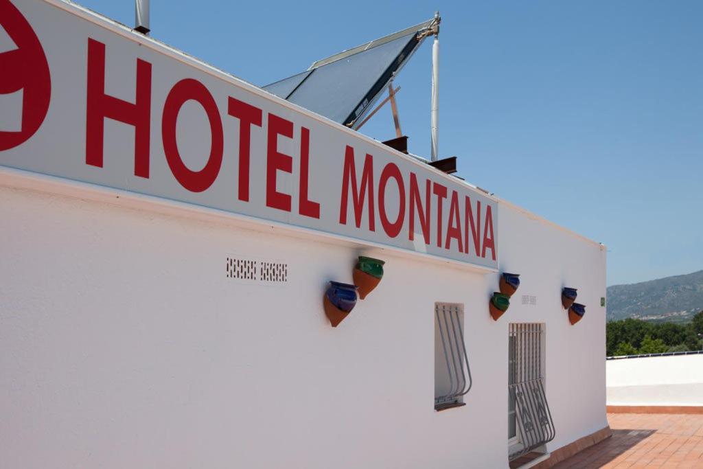 Hotel Montana Roses Bagian luar foto